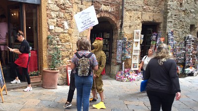 I vecchi volterrani ricordano
ancora con piacere
una ninna nanna della loro infanzia che racconta di questo tesoro
nascosto.