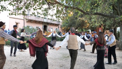 Si festeggia e si balla con la “Quadriglia della Val di Cecina” !  (2)